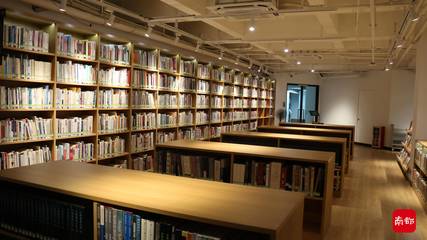 大隱隱于二沙島:打卡全國首家面向公眾開放的美術(shù)圖書館