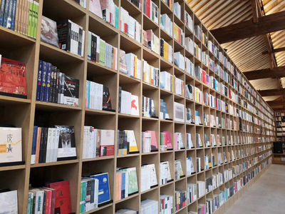 糧倉變書倉 云南首家先鋒書店落戶大理沙溪鎮(zhèn)